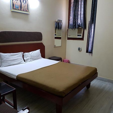 Sri Sai Residency Hotel Tirupati Bagian luar foto