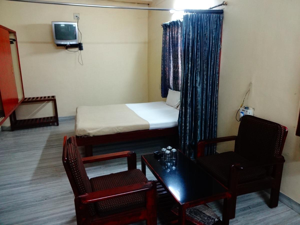 Sri Sai Residency Hotel Tirupati Bagian luar foto