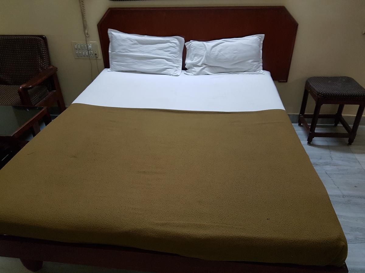 Sri Sai Residency Hotel Tirupati Bagian luar foto