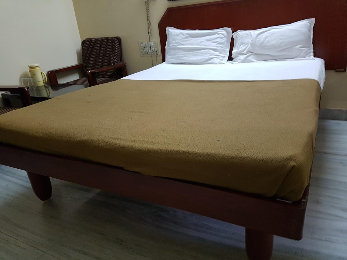Sri Sai Residency Hotel Tirupati Bagian luar foto
