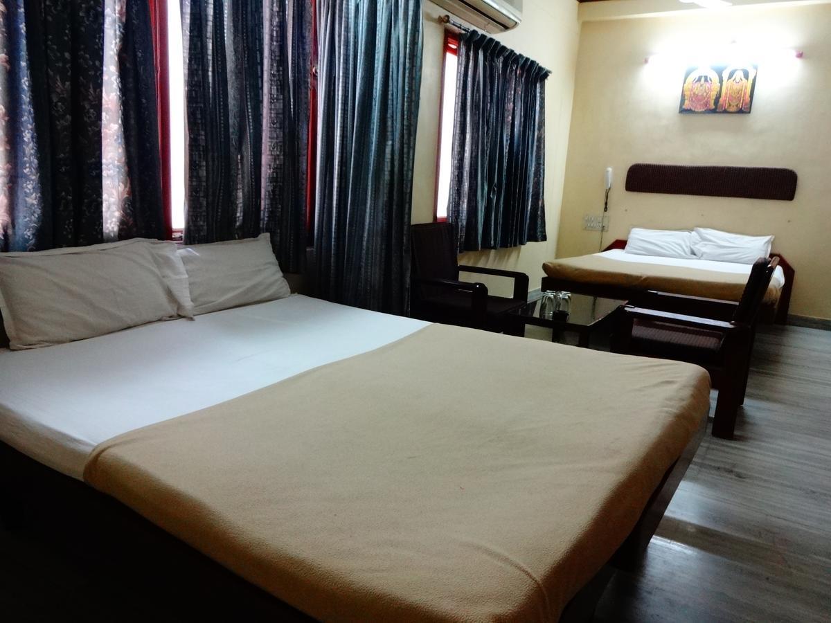 Sri Sai Residency Hotel Tirupati Bagian luar foto
