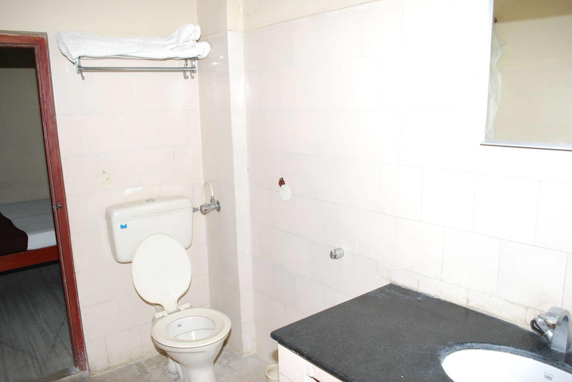 Sri Sai Residency Hotel Tirupati Bagian luar foto